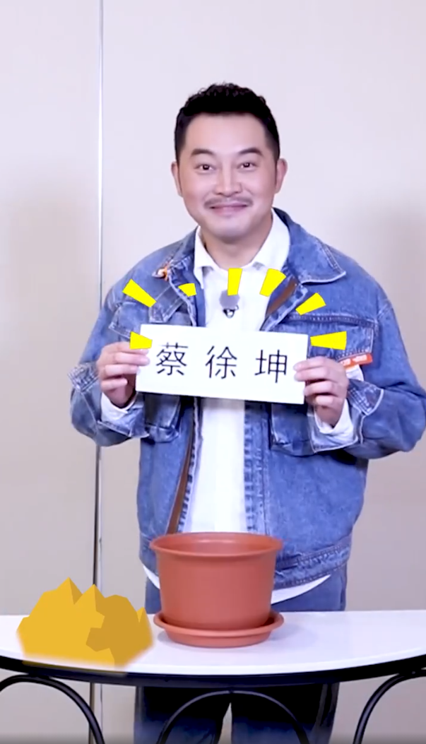 和蔡徐坤穿同款牛仔服(和蔡徐坤穿同款牛仔服图片)