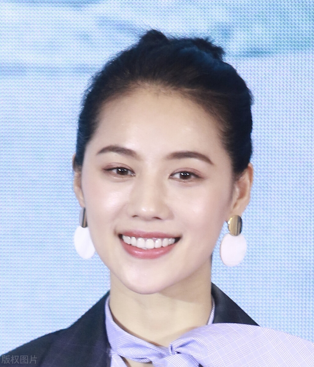 王思聪的风流情史，靠金钱征服了15个女人，如今却沦为了爱情舔狗