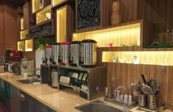 补课班被叫停后又有奇招，变成奶茶店重新开张，家长愉快买单