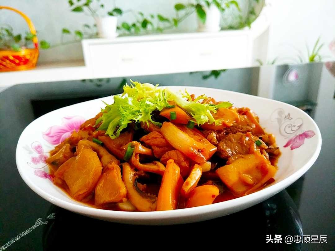 鱿鱼干怎样做最好吃？鱿鱼烧肉有妙招，鲜香脆嫩不腥，太爽了