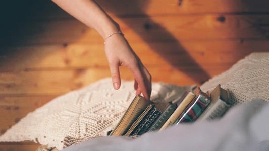 迟子建语录，身处黑暗，依旧怀有柔情