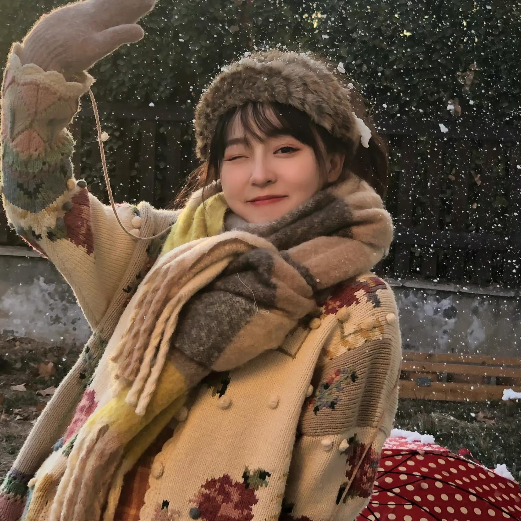 雪天美女头像|月色和雪色之间 你是第三种绝色