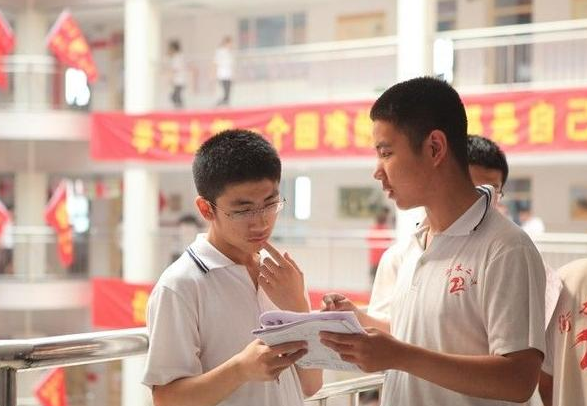 考生高考成绩不到500分，被武汉一所211大学录取，很多人不看好