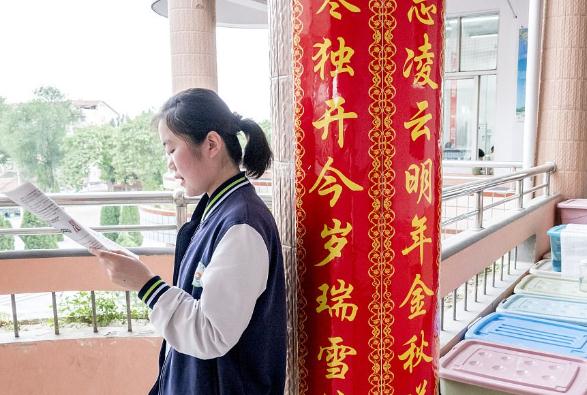 清华女学霸高考分数710，看到了她的抽屉，学生：这才叫学习