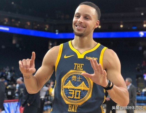 nba球衣上面为什么有中文(金州勇士为何喜欢穿中文球衣？原因和你想的不一样……)