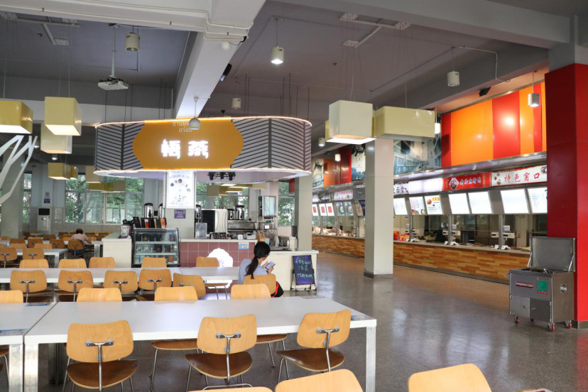 火了！江苏“高颜值”大学：坐拥空调宿舍，出门就是地铁，小龙虾吃到爽！