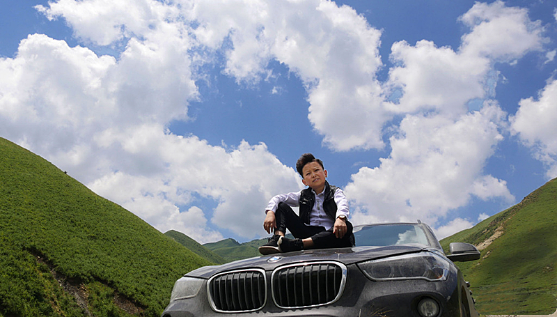 1米35小马哥晒坐宝马车头帅照:命运待我不公,我偏要逆天改命