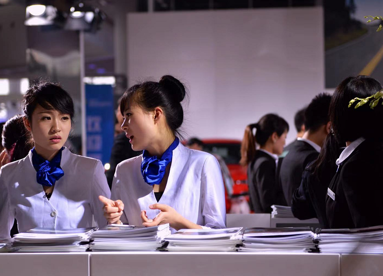 从初中到大学的“一寸照”对比，逆袭的最高境界，变得更加清秀了