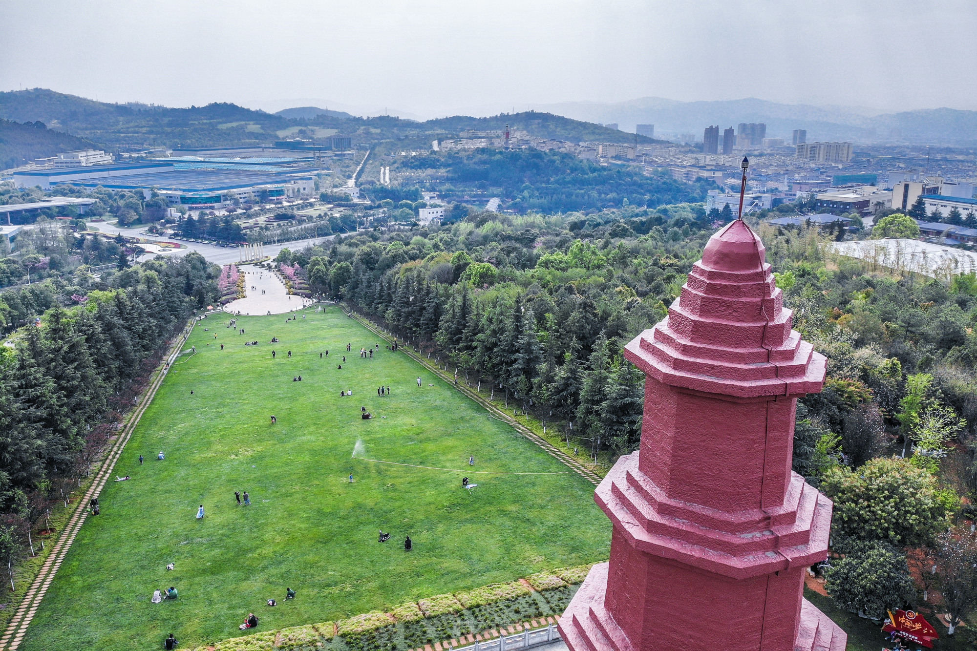 玉溪人都知道,红塔山,不仅是一个品牌,也是一座山,它是云南玉溪卷烟厂