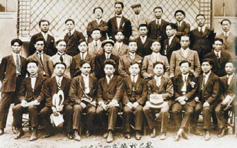 1990年，86岁邓小平来到发妻墓前，对邓楠说：她比这照片上更漂亮