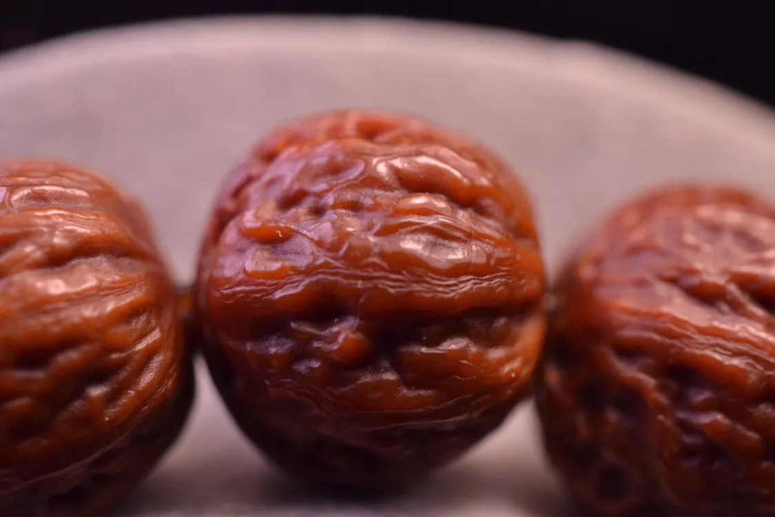 文玩手串12的方墩小核桃你见过么,袖珍族中最小版本(红菩提子手串价格