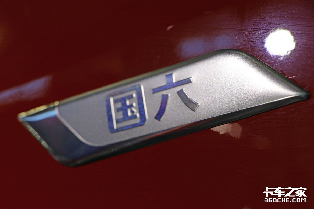 16升V8动力，国内最大马力消防车，斯堪尼亚R650能装10个人