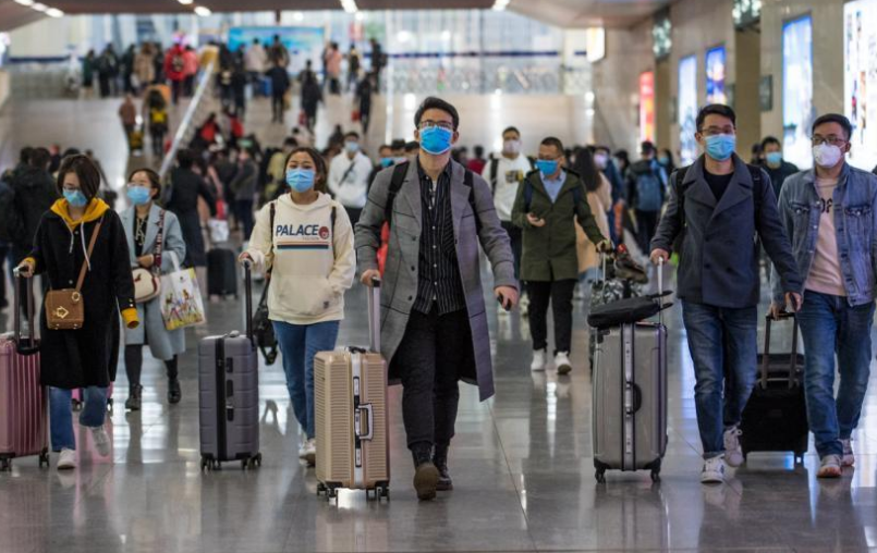 大学生迎来“坏消息”，封闭式管理引争议，直言：网课不香吗？