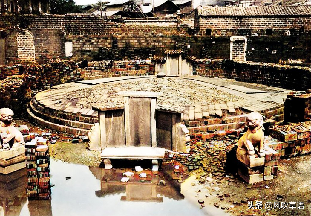 100多年前的南昌，万寿宫失火一片狼藉，娄妃墓残破满目沧桑