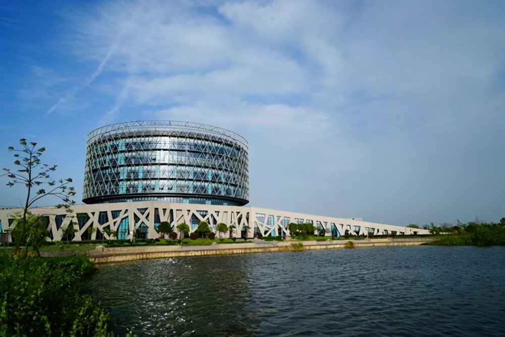 盘点武汉荒郊野岭里的大学，去大城市却如同被流放，谁去谁后悔