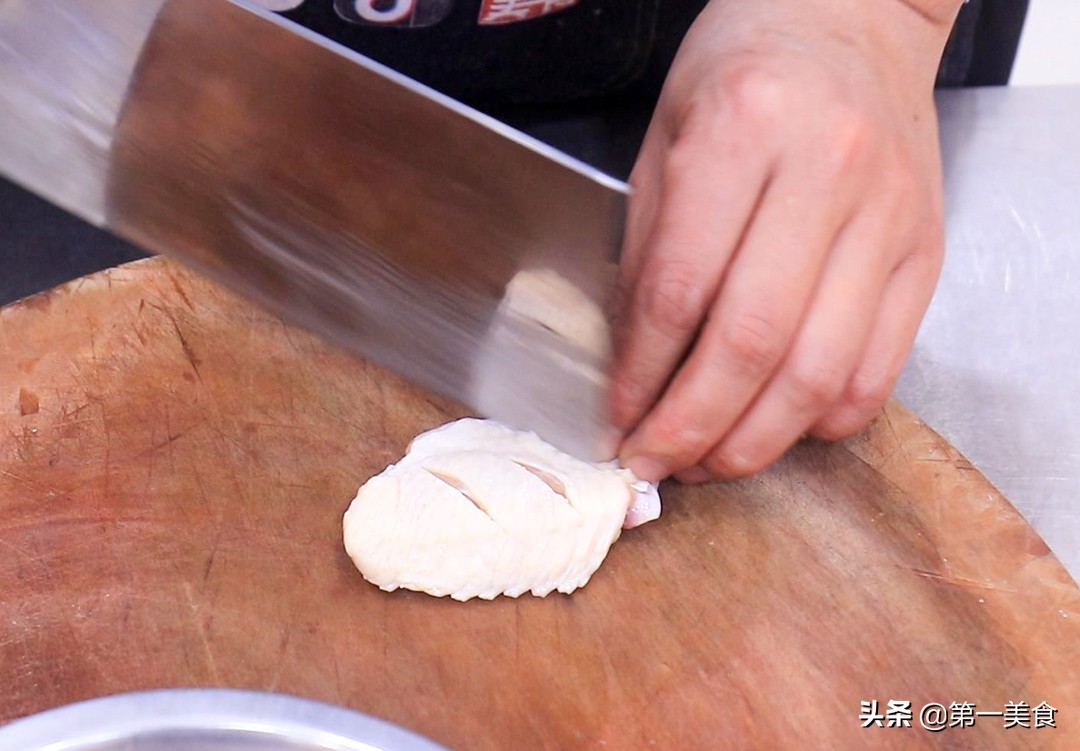 炸鸡裹粉是什么粉（教你脆皮鸡翅裹面粉关键秘方）