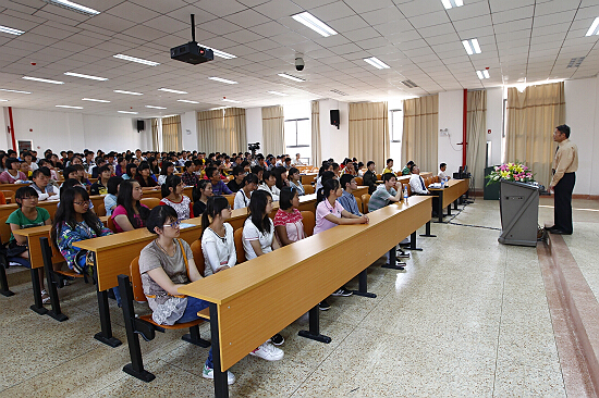 大学时光中“忙碌”的一年，不在大四毕业时，而是大一“开学累”