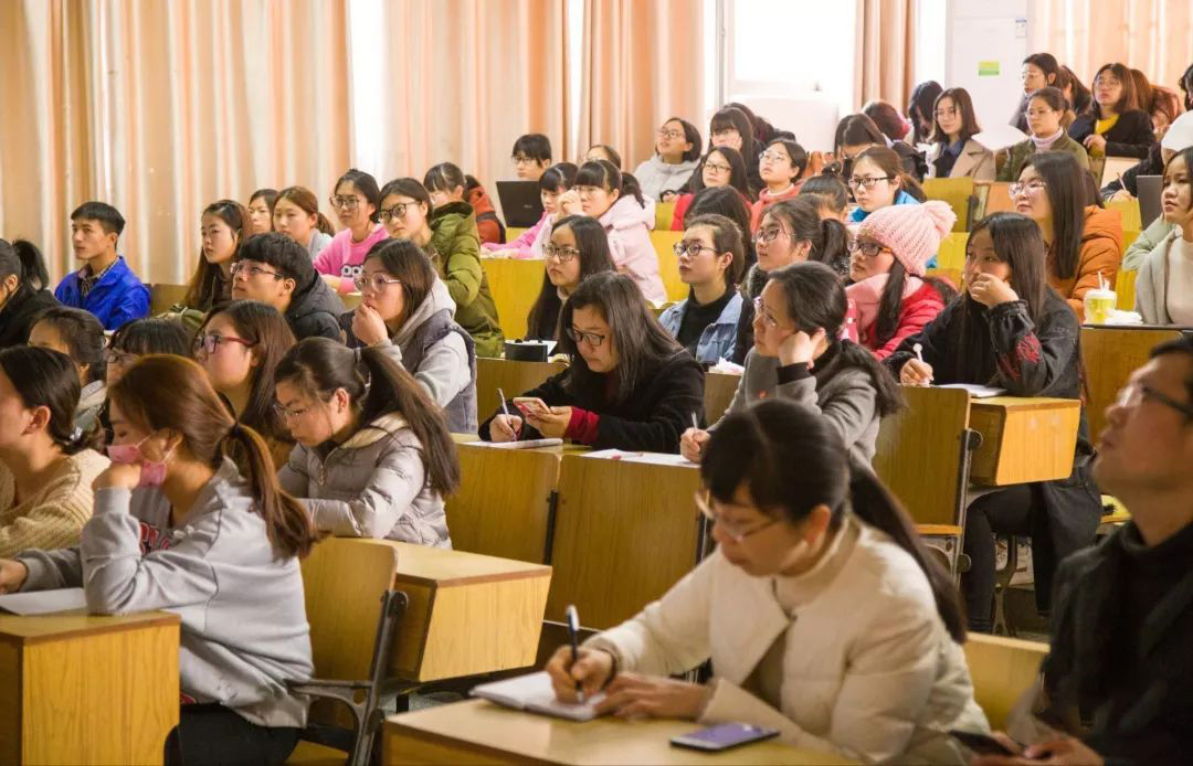 2020年抖音如何拍摄？200集视频教程+60集后期剪辑制作，送你参考