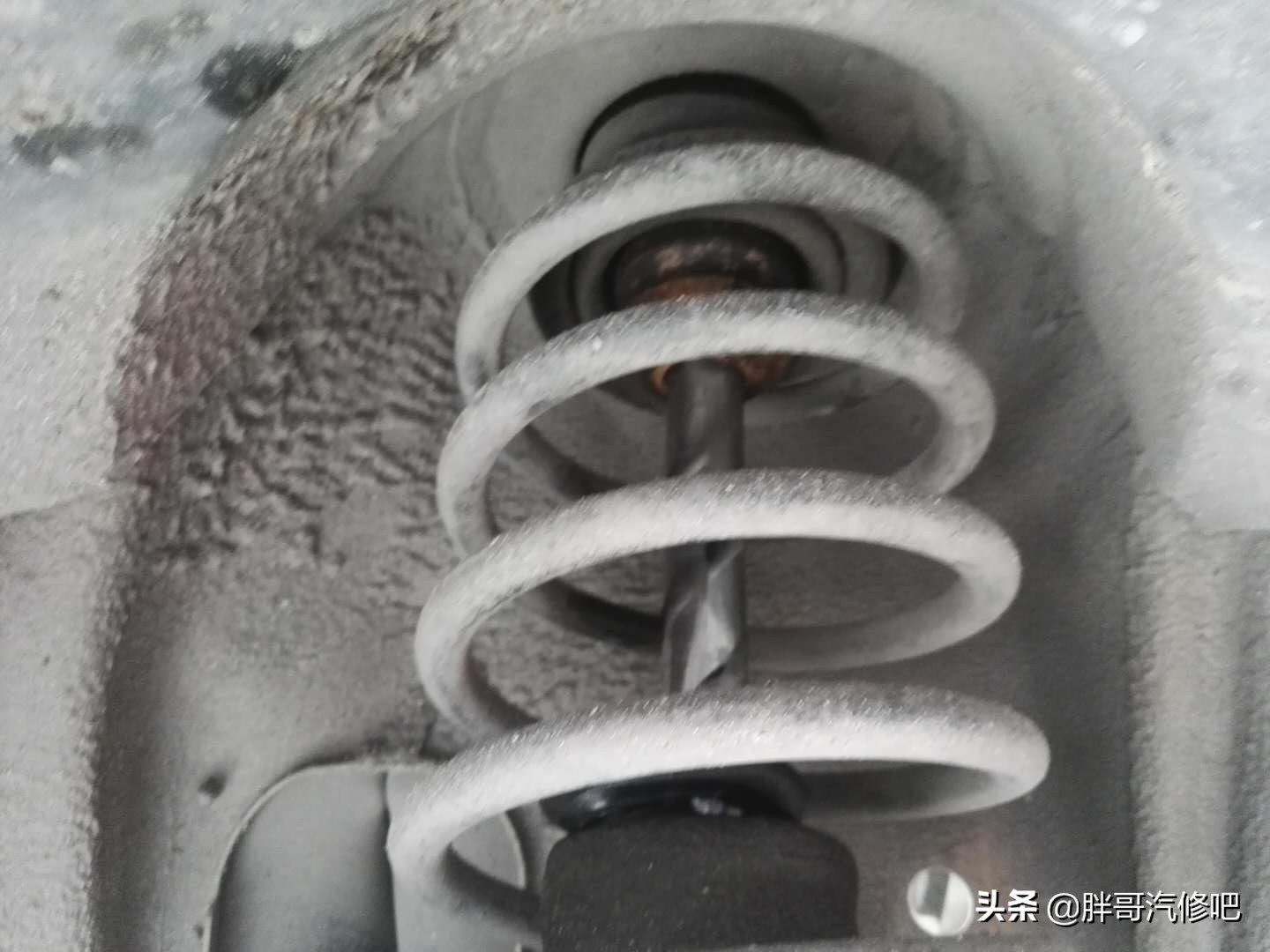 车辆底盘走烂路异响，老司机胖哥教大家解决办法