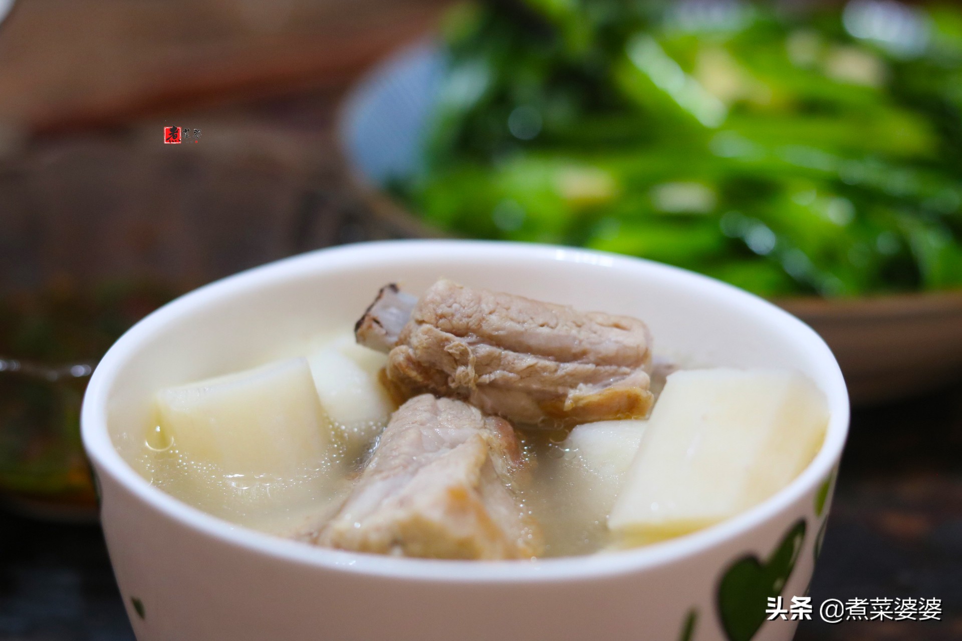 炖排骨时，谨记“二放三不放”，排骨香味十足，鲜嫩还没有腥味