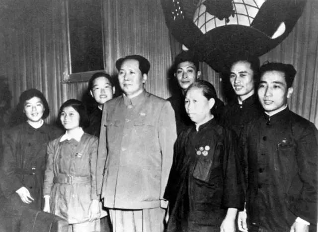 他是毛泽东标准像守护神，天安门、人民币上的毛泽东像都由他制作
