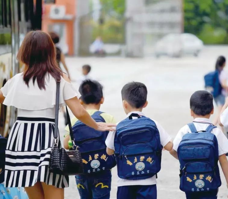 教育部发布通知，中小学将调整上课时间，学生们也能睡到自然醒了