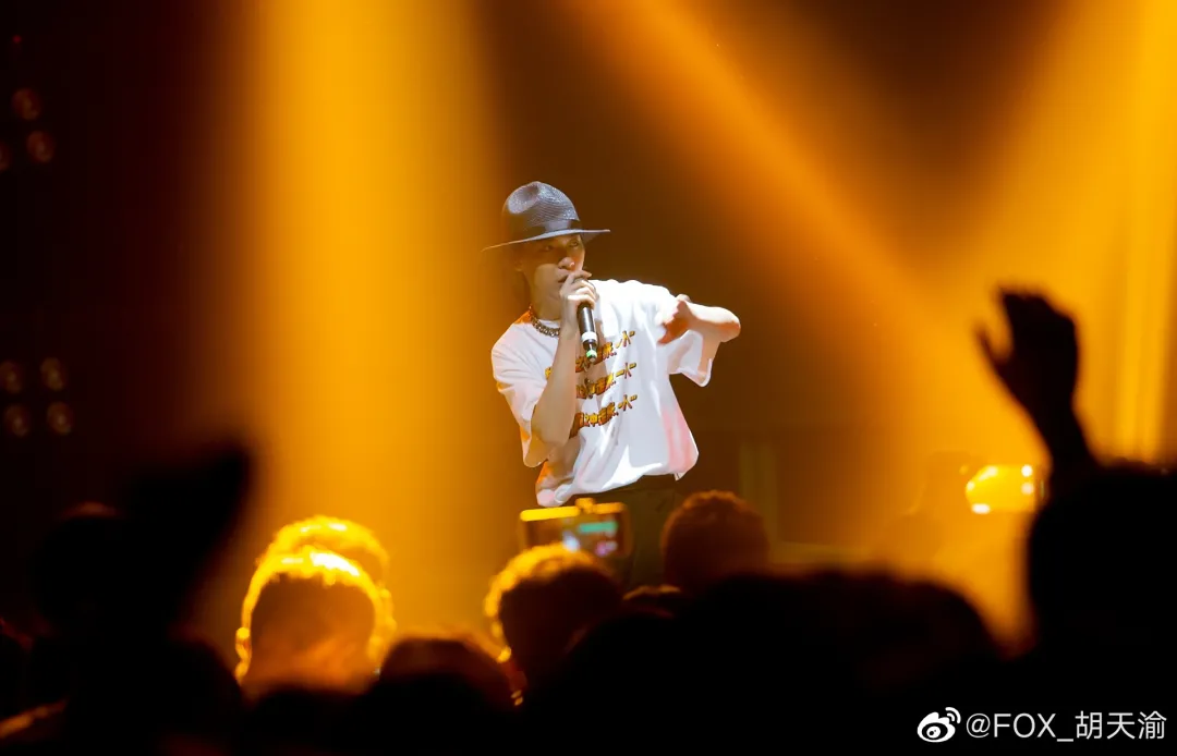 Jony J联名T恤被骂割韭菜，rapper的潮牌中有“黑店”吗？