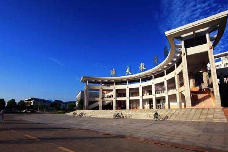 6000多座逸夫楼，一些楼的“逸”字少了一点，学校已征得本人同意