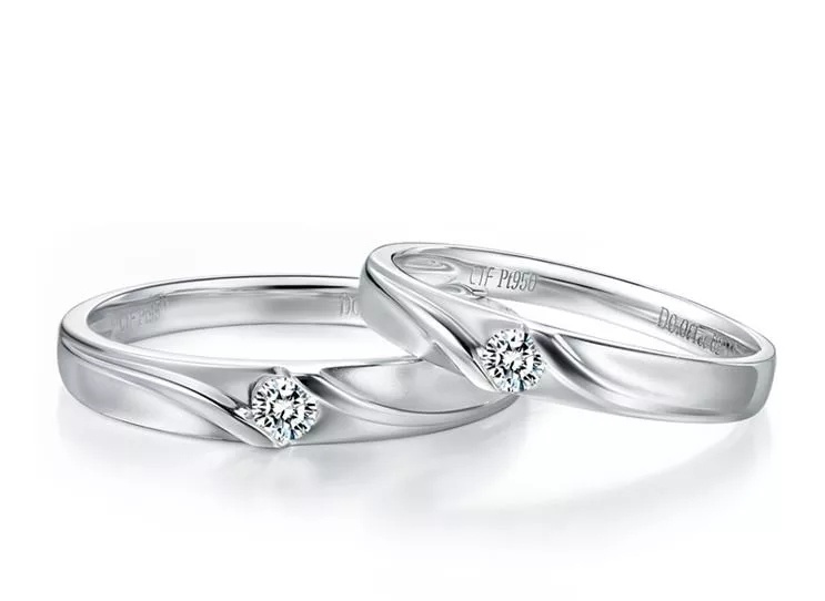 18k金和铂金戒托字印如何区分戒托18k金和铂金的区别