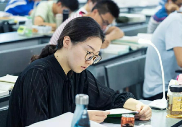 留学保送资格（大一新生入学后）