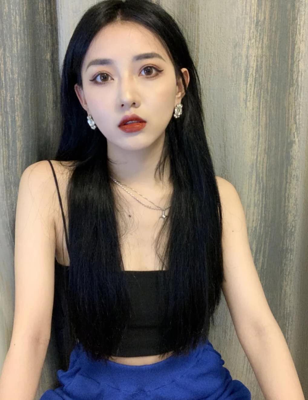 每种脸型都有适合的发型,方脸不适合黑长直,长脸留卷发超好看