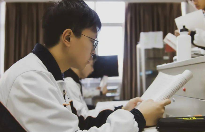 公认“烂大街”的3个专业，毕业人数供大于求，就业难于登天