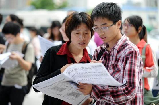 一部分二本院校升级为一本院校，高考生有福了，学生该如何选择？