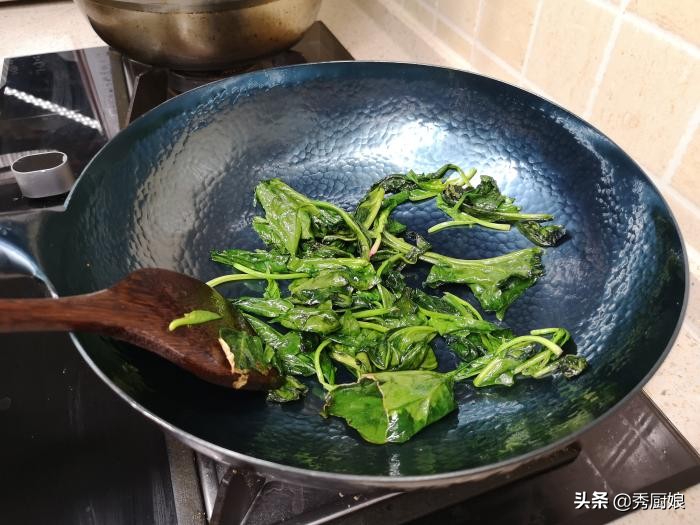 刚买的新锅别直接用，大厨教你开锅技巧，不粘锅也不生锈，超耐用