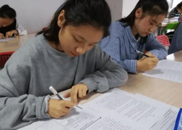 平时测验600分的学生，高考实战只有200多分，伪学霸“现出原形”