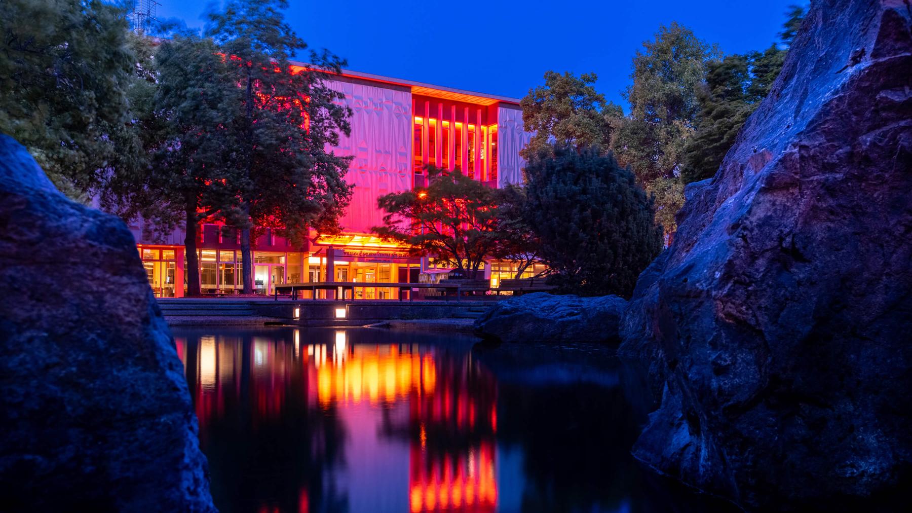 加拿大留学移民学校推荐：维多利亚大学（BC省）附毕业后移民路径