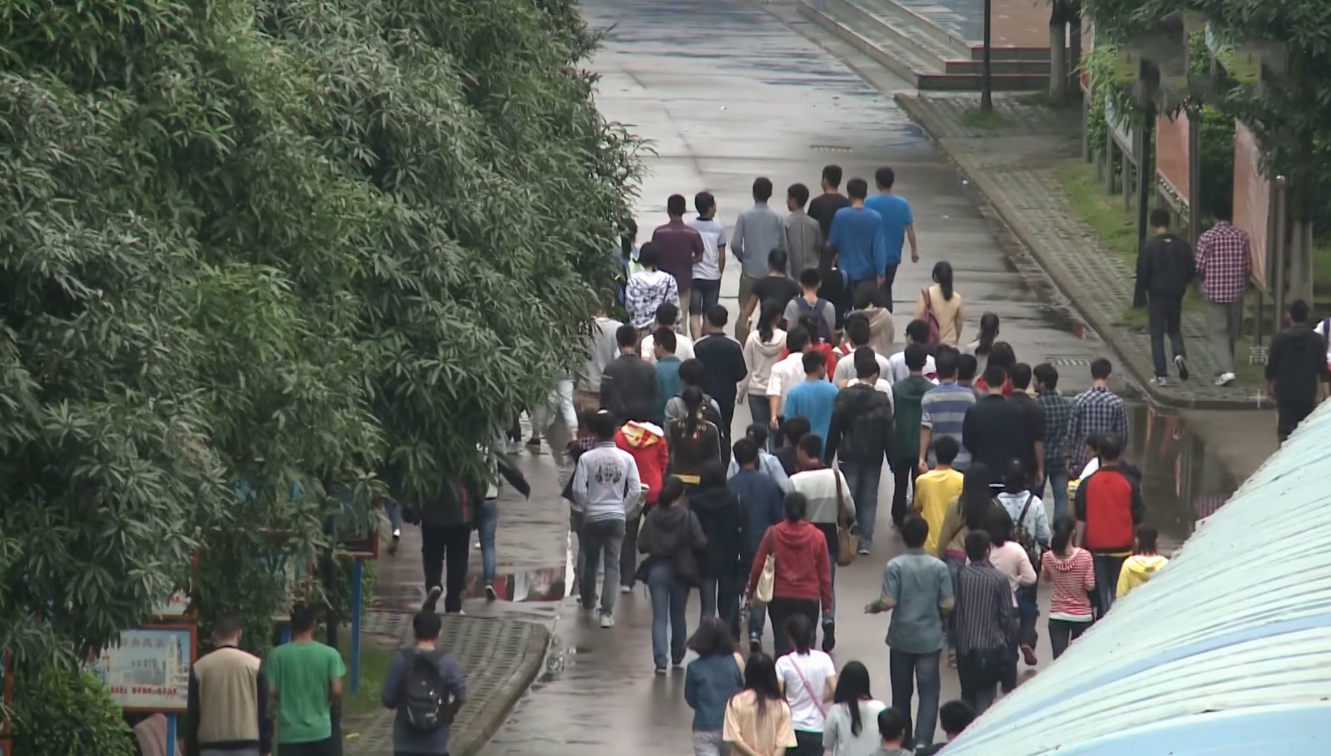 33岁，即将第12次参加高考，到底是执着，还是“怯懦”？