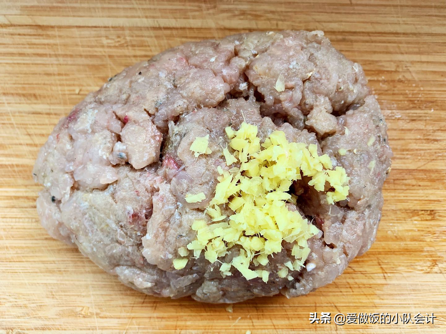 怎样做鱼丸才能又嫩又滑（牢记这3步做滑软的鱼丸）