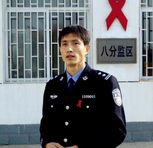 狱警迎来“大扩招”消息，福利待遇不输公务员，专科生也可报考