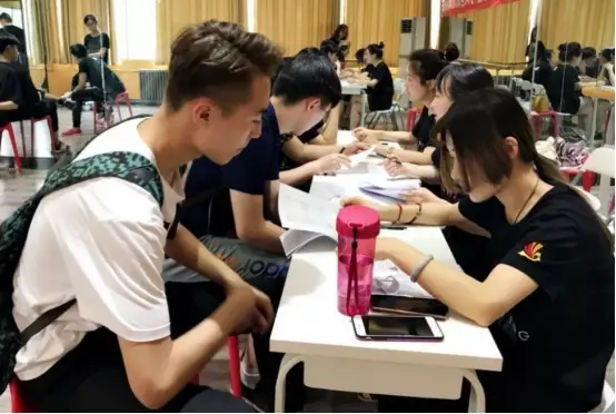 张雪峰最不建议上的专业（三大劝退专业，名字响亮就业难）