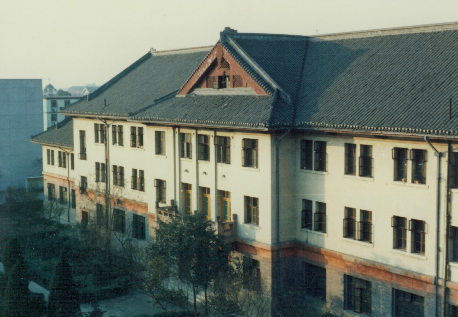 国军副师长被俘虏，却要求看守即刻放人：党中央能够证明我身份