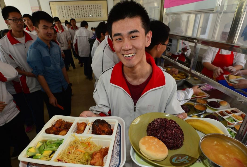 高考生“体检翻车”走红，众多学生吓出表情包，医生：我也不想