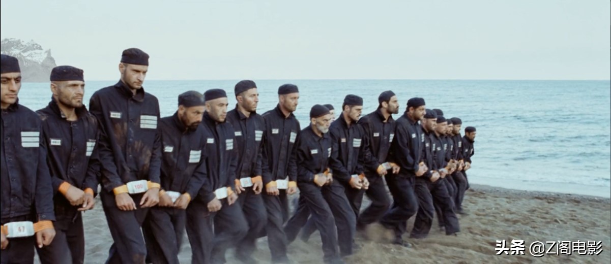 俄罗斯冷门讽刺电影，200名囚徒被流放荒岛求生，导演真敢拍