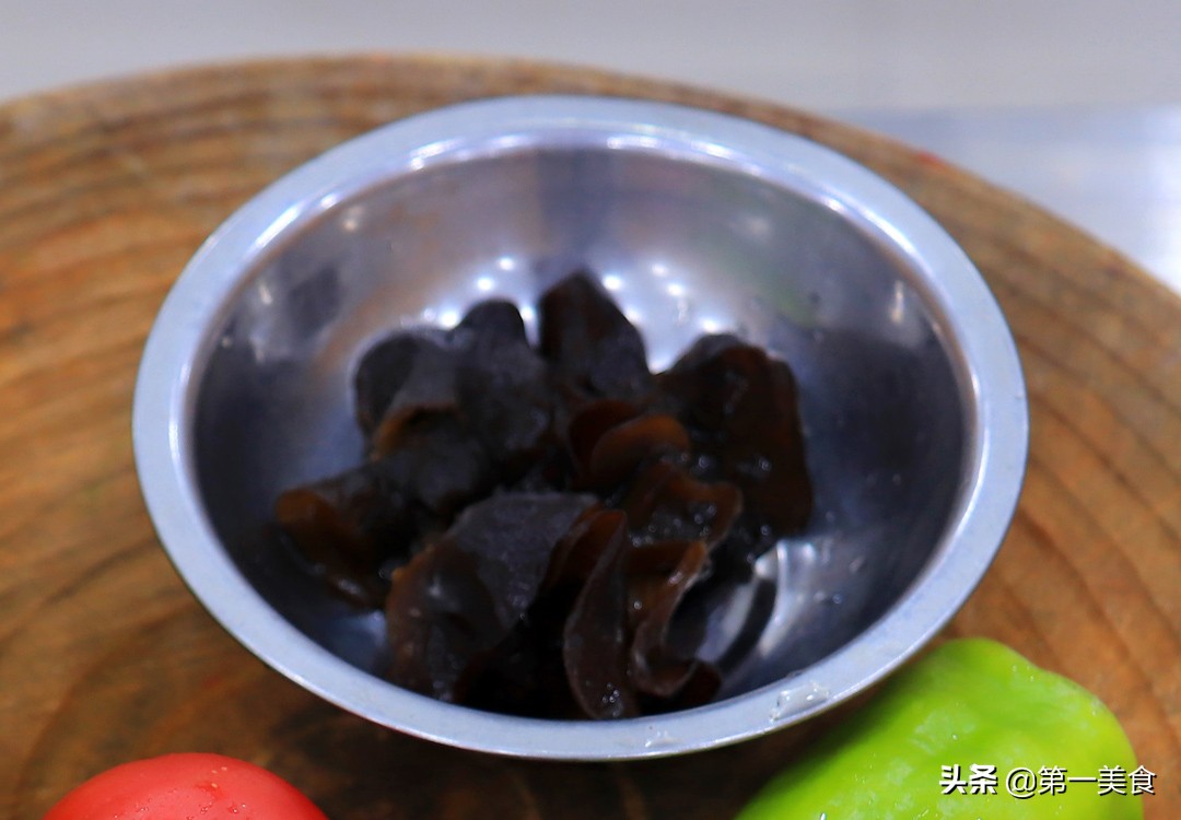 紅燒茄子的做法 最正宗的做法視頻,紅燒茄子的做法最正宗的做法視頻竅門