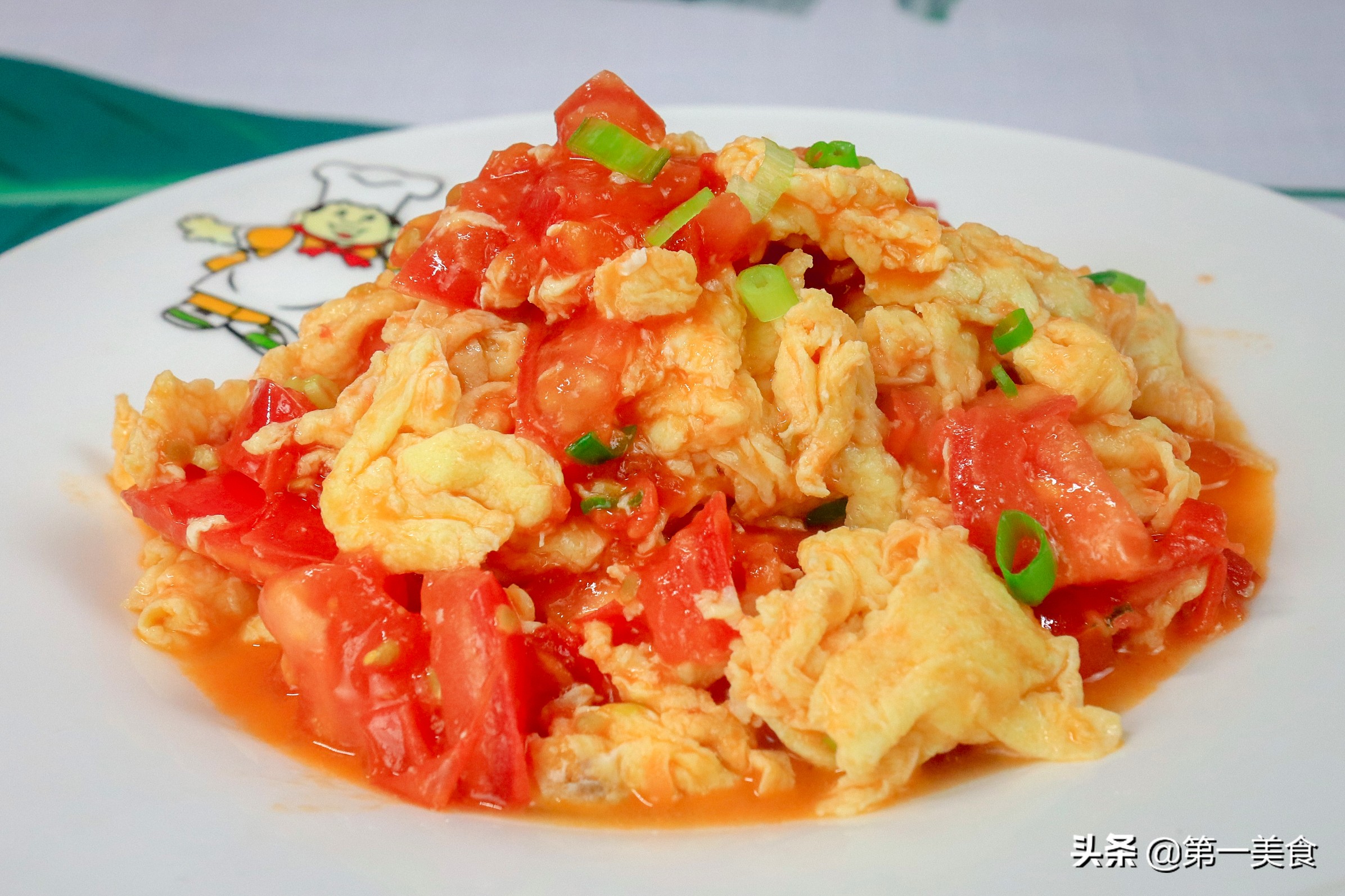 西红柿炒鸡蛋做法(鲜香滑嫩，家常美味炒鸡蛋西红柿)