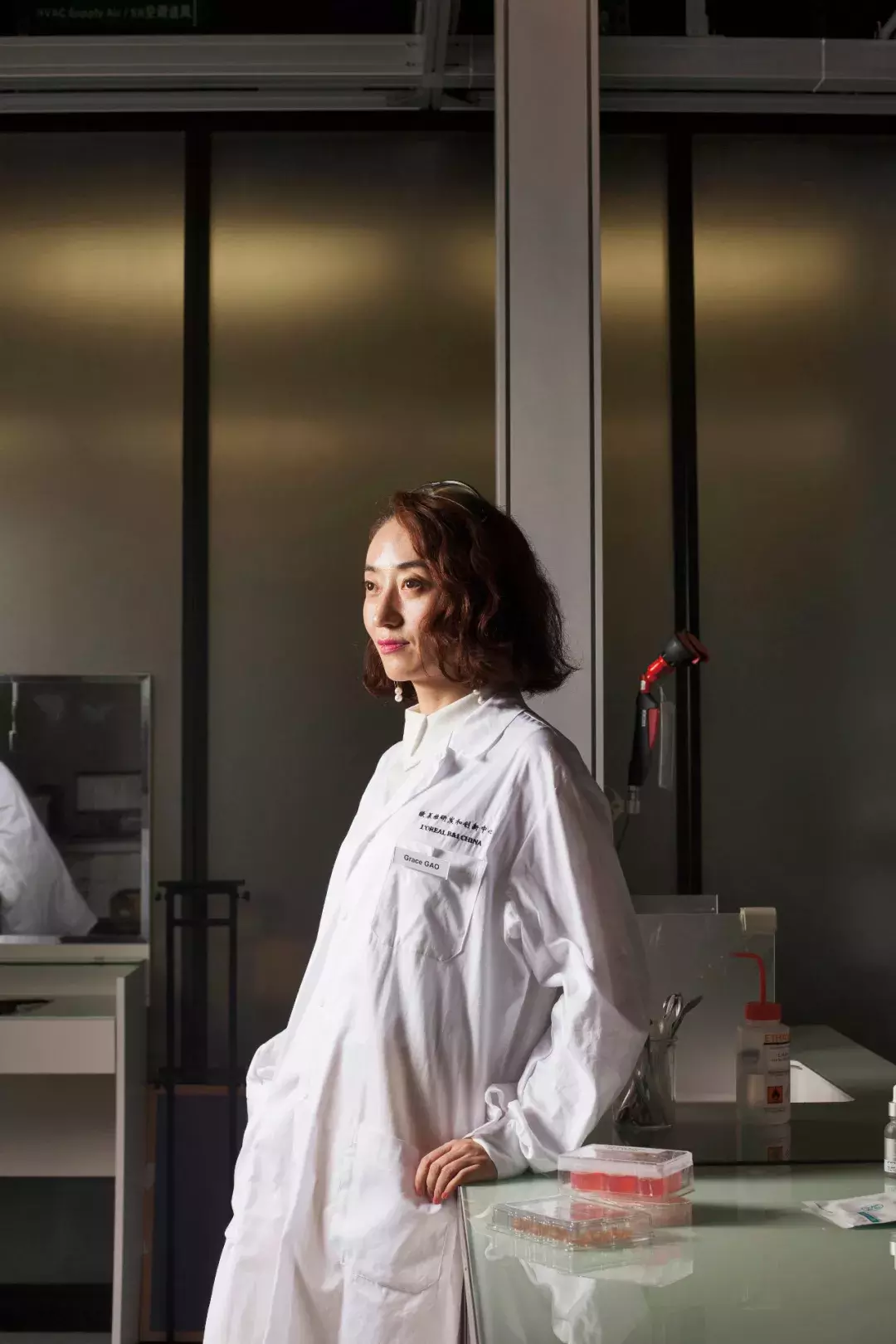 这届中国女人为了变美，开始重新学起生物和化学了，成分党是如何影响护肤品新品上市和营销方向的？