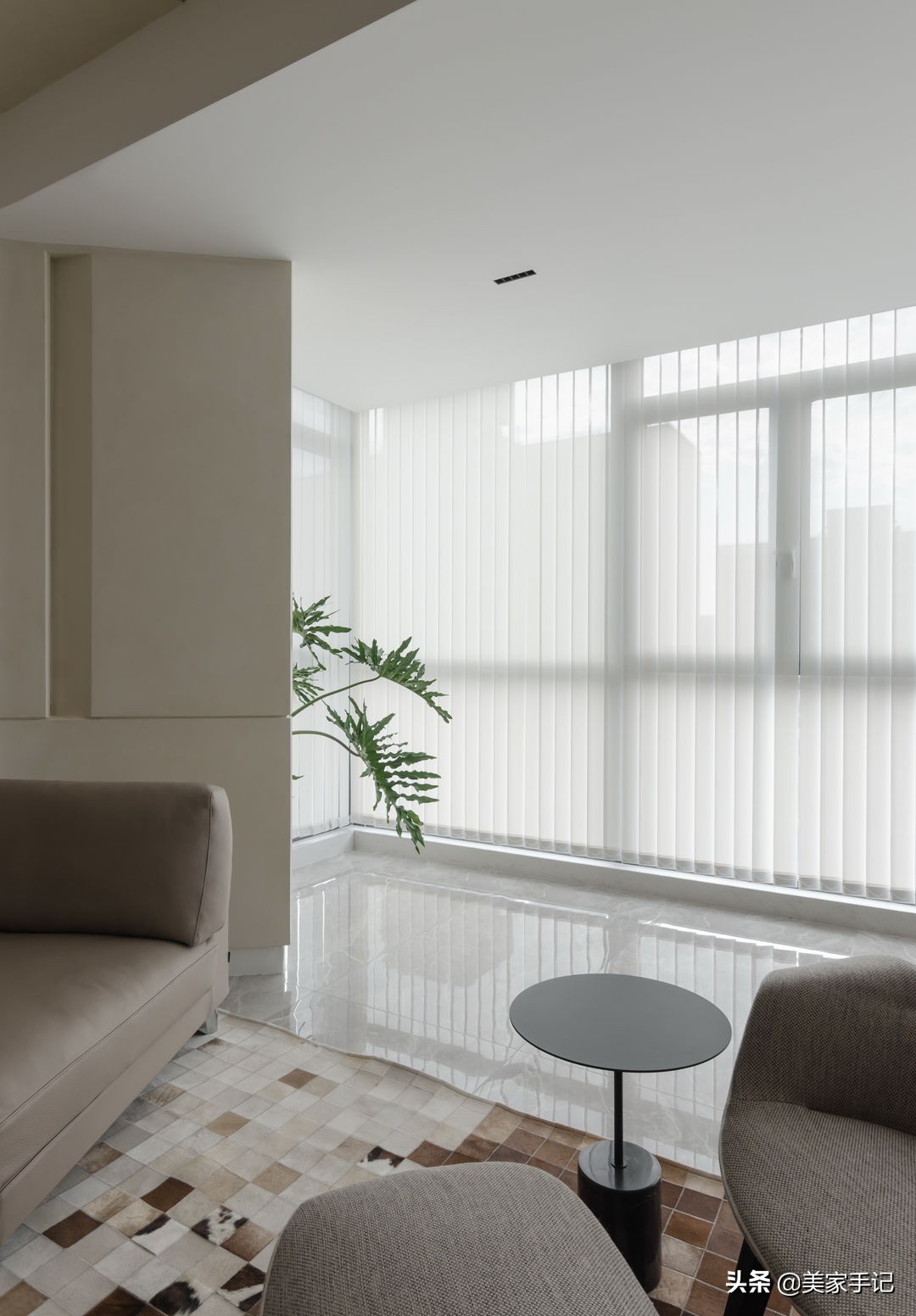 坚持极简主义的江苏夫妇，把家装修得一尘不染，看着都高级