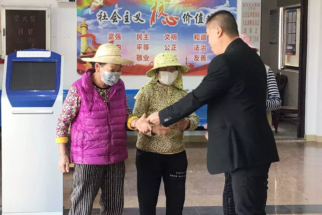 春節(jié)將至 溫暖常伴丨濠江區(qū)持續(xù)開展節(jié)前慰問活動
