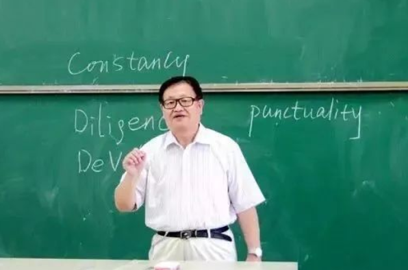 清华大学700多门课全英授课，将要走向国际化，学生表示我太难了