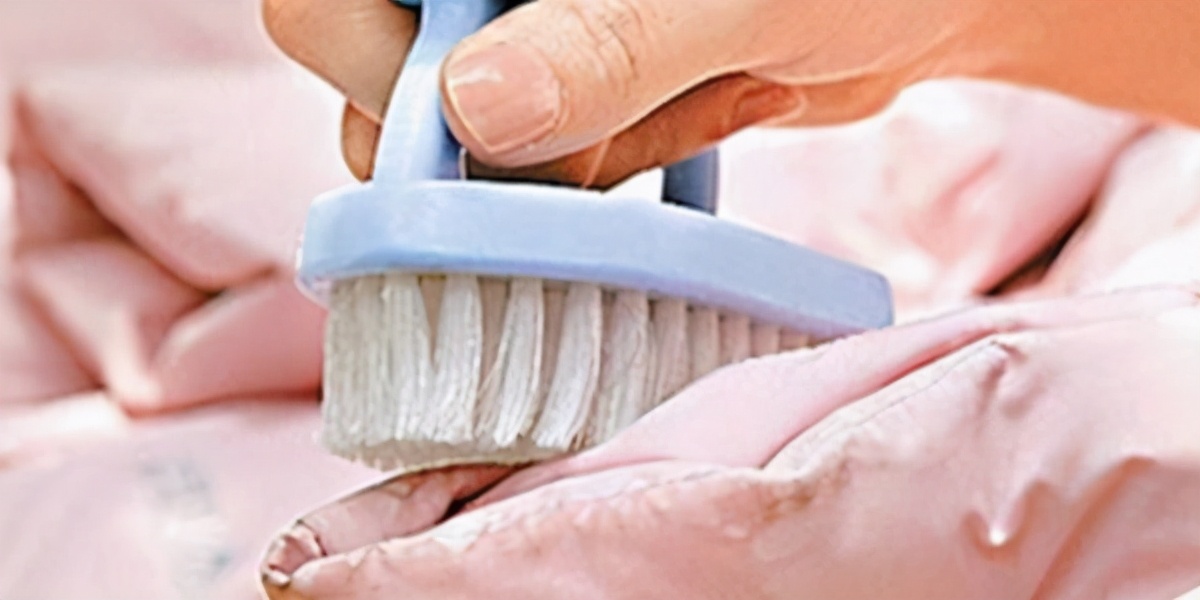 羽绒服干洗好还是手洗好呢?清洗羽绒服的5个小技巧你知道吗?